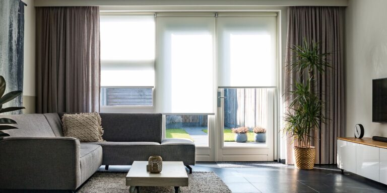 Mejora la Privacidad con Cortinas y Persianas
