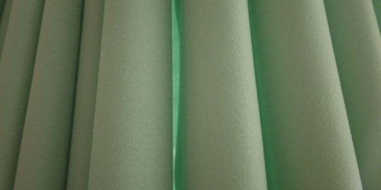 Cómo Elegir el Material Adecuado para tus Cortinas y Persianas
